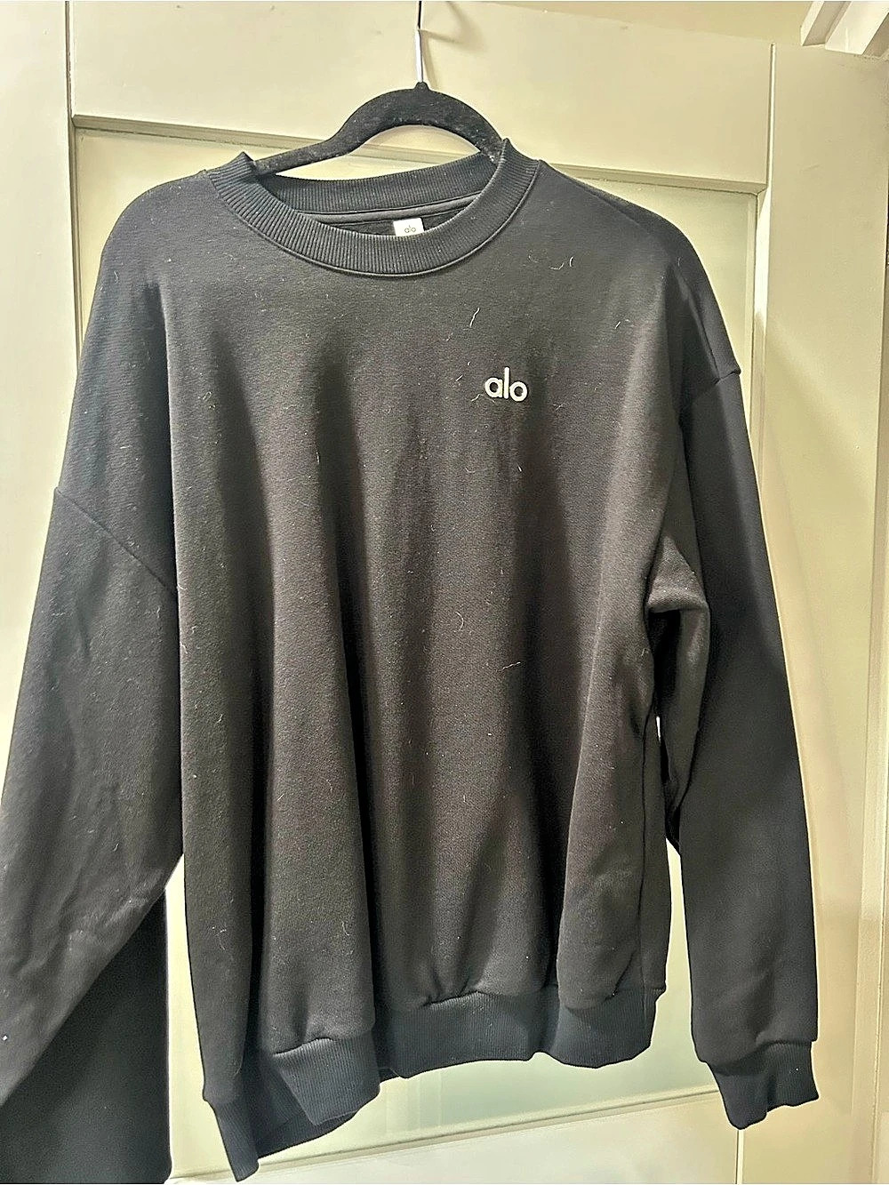 alo Crewneck Sweatshirt in Black